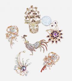 gold toone variety brooch-01.jpg